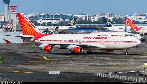 The 747 is still flying. Here’s where you can spot them.
